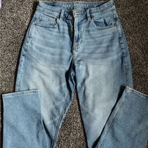 American Eagle Outfitters Women's Light Blue mom Jeans with stretch